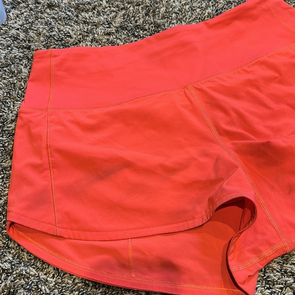 Lululemon speed up shorts 2.5 inch size 8 - Picture 4 of 5
